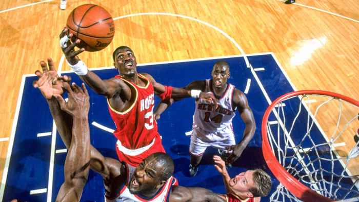hakeem-olajuwon-rockets-knicks